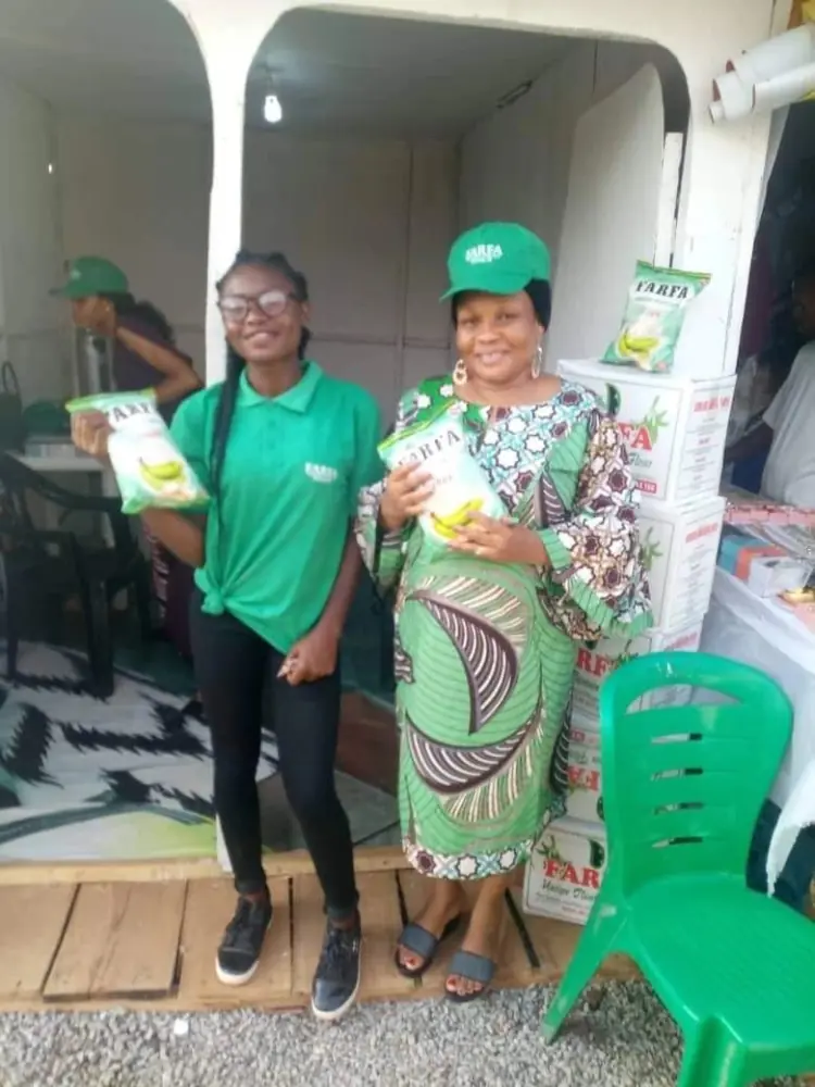 The Osemu-Ehis team presenting packs of Farfa Unripe Plantain Flour